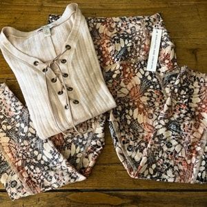 Women's Evolution & Creation "EVCR" Cropped Mosaic Capri Leggings M